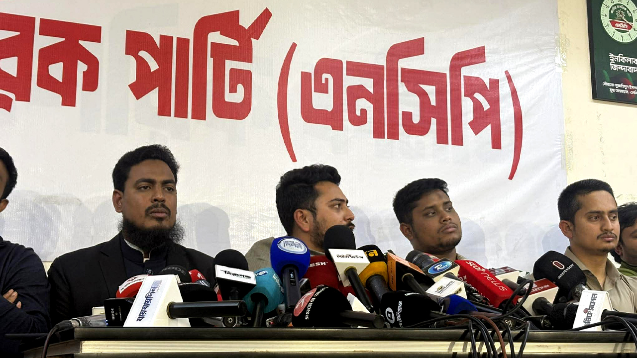 জোটে যাওয়ার আনুষ্ঠানিক ঘোষণা দিলেন নাহিদ